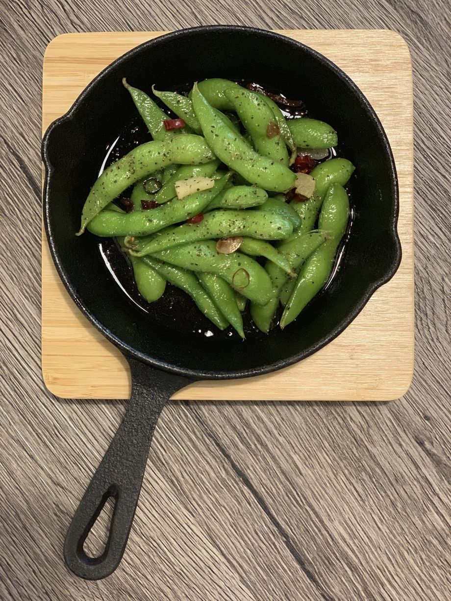 枝豆（塩味/ペペロンチーノ）（塩味300円/ペペロンチーノ370円）