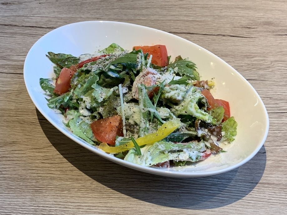 彩り野菜のシーザーサラダ（680円）