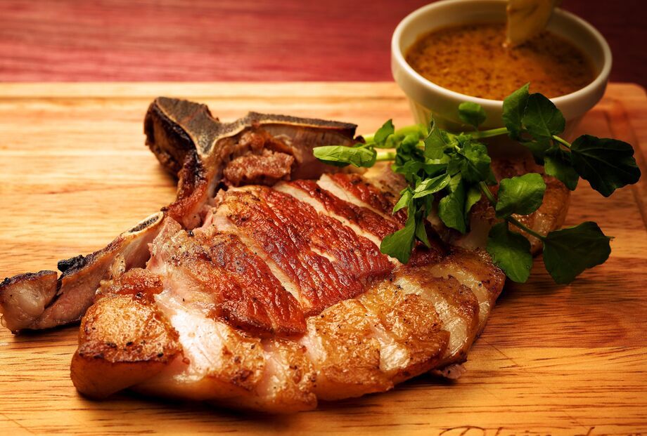 霜降り高原豚のポークチョップ（980円）