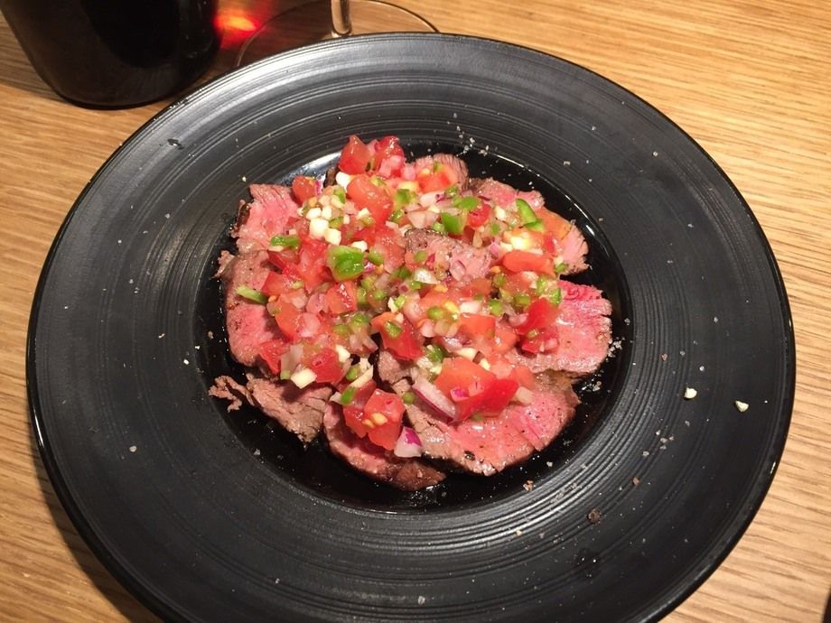 『ぶどう牛ランプのステーキ〜サルサソース』（1000〜1300）