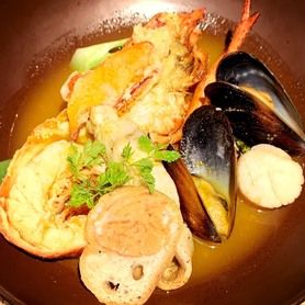 ★オマール海老と白身魚、北海道産ホタテやムール貝のブイヤベース仕立て