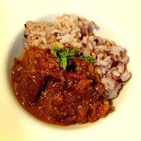 ★西伊豆産イノシシと鹿のラグーを使ったＷジビエカレー　五穀米添え