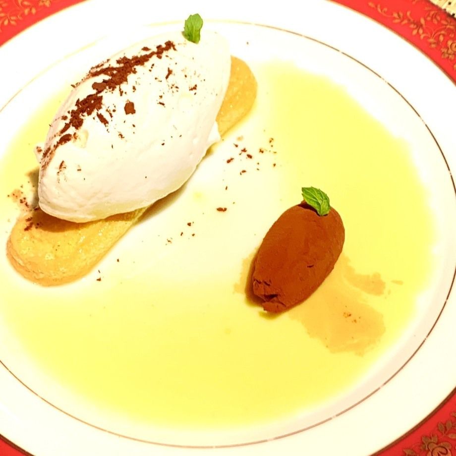 ★軽い食感に仕上げたティラミス　コーヒーのガナッシュ　アングレーズソース