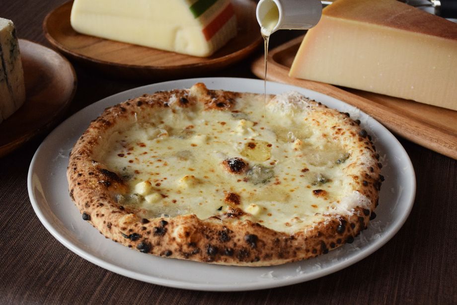 ピッツァクアトロフォルマッジ