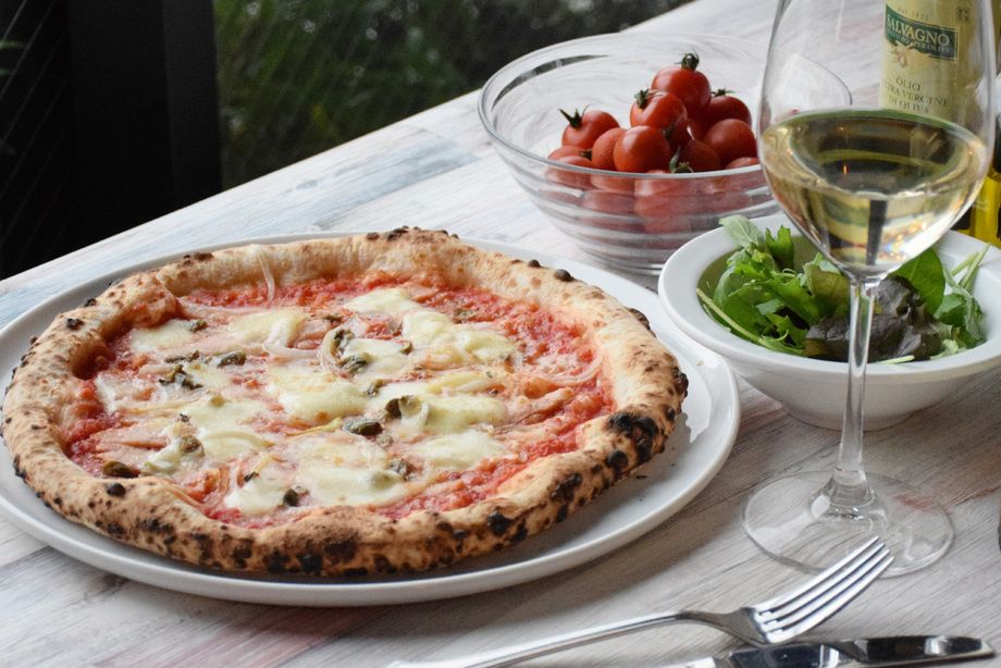 ピッツァサルモーネエチッポラ