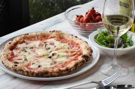 ピッツァサルモーネエチッポラ