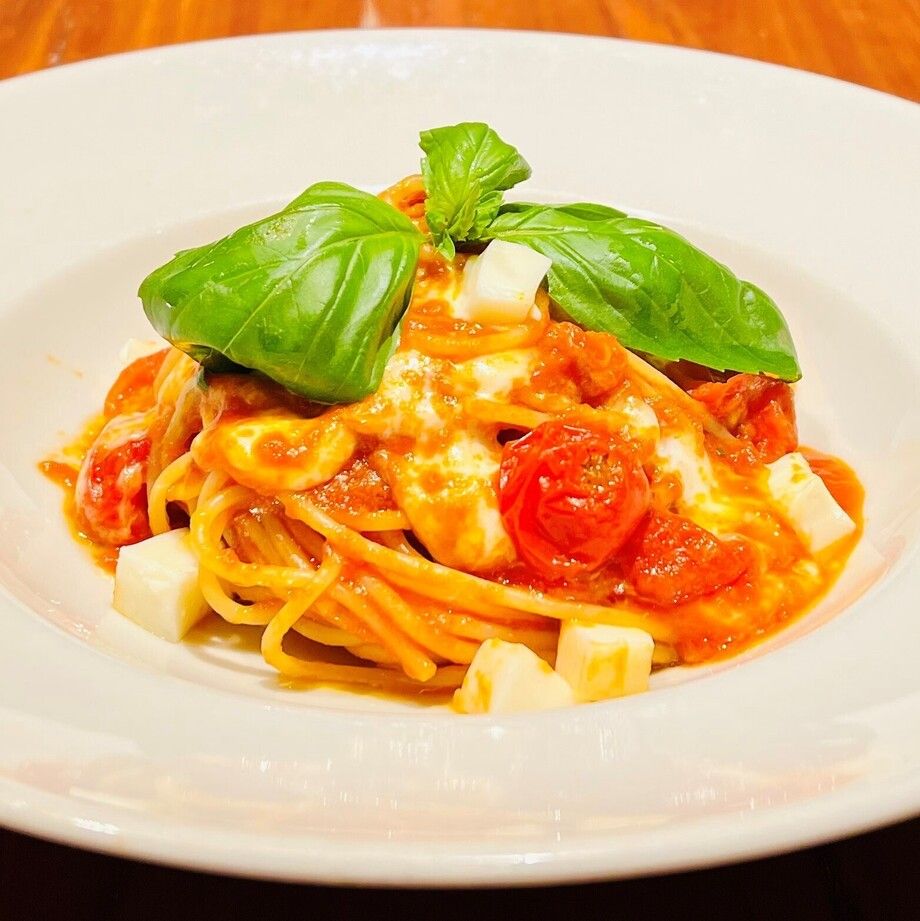 トマトとモッツァレラのトマトソーススパゲッティ