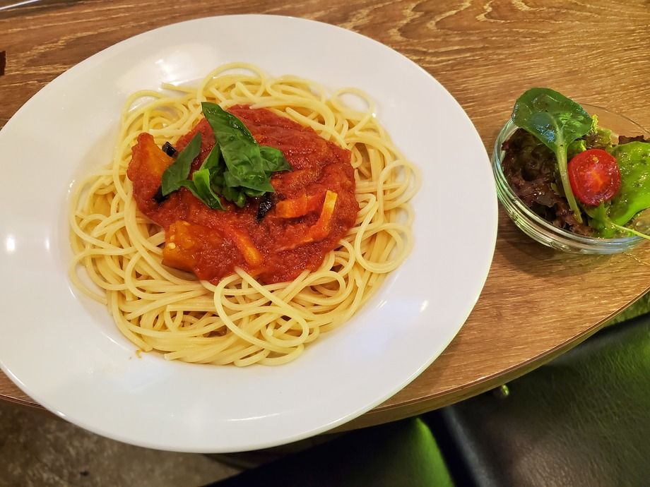 なすとベーコンのトマトパスタ