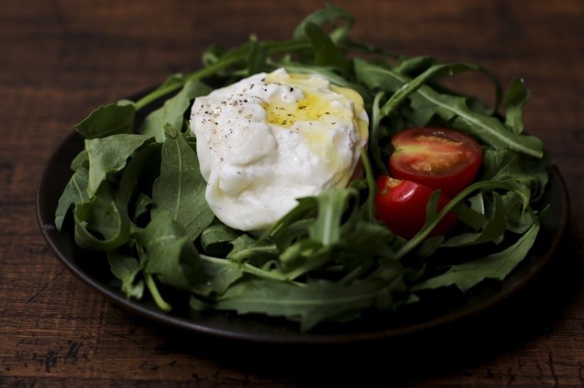 プーリア産モッツァレラ”ブッラータ” ＆ ルッコラ