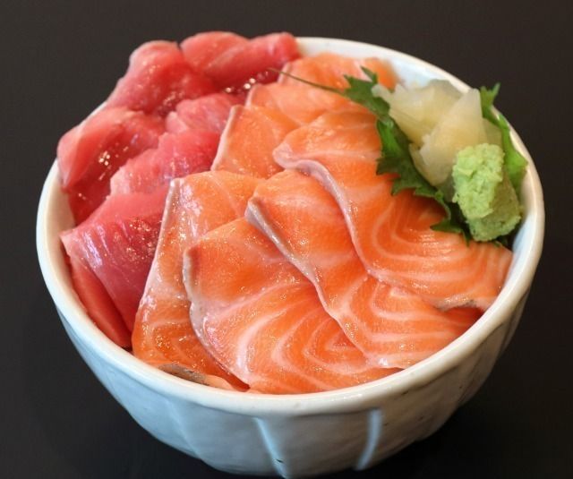 まぐろサーモン丼・お味噌汁付き