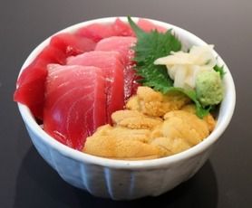 うにマグロ丼・お味噌汁付き