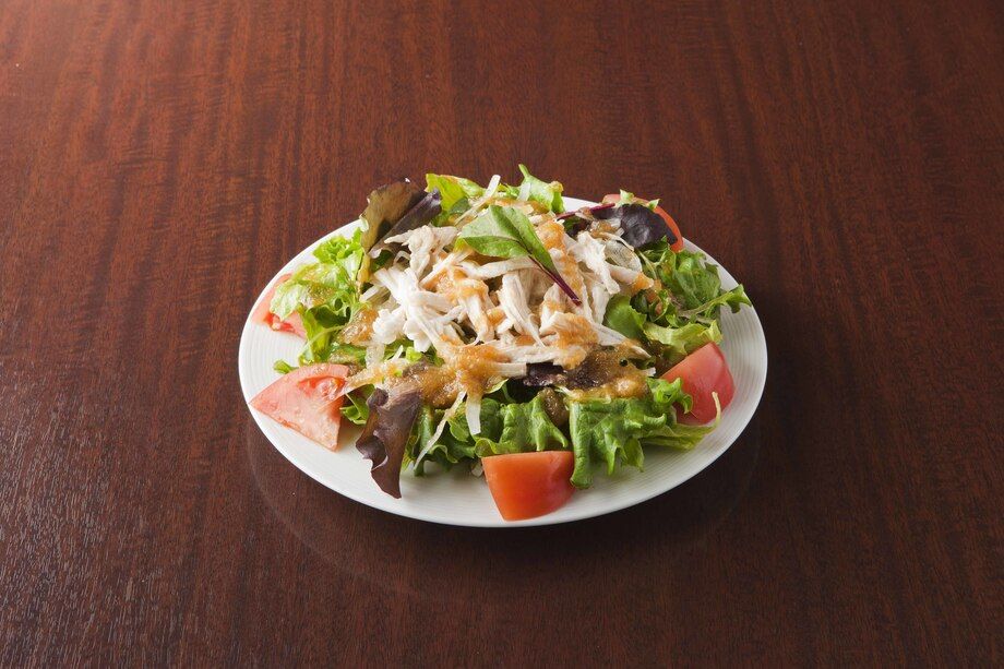 ★やみつき★ すみれサラダ（590円）