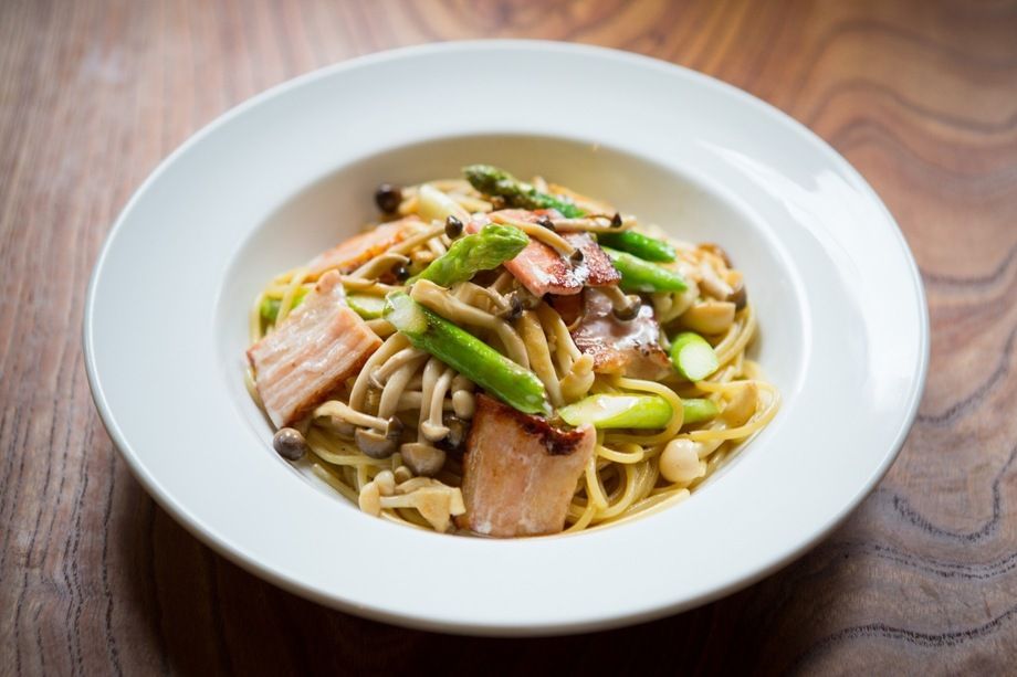 アスパラガスと薫製ベーコンの醤油生クリーム