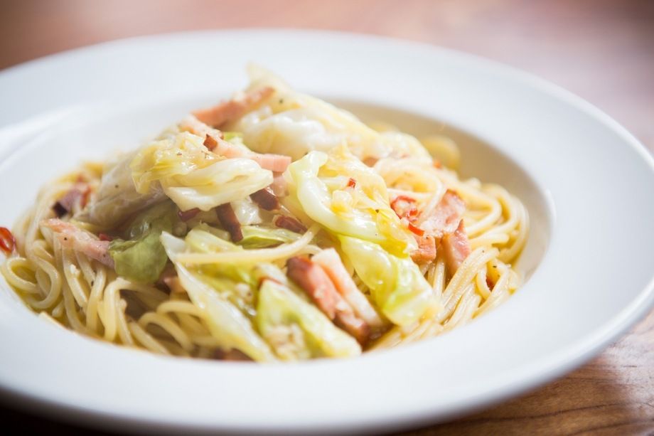 薫製ベーコンとキャベツのペペロンチーノ