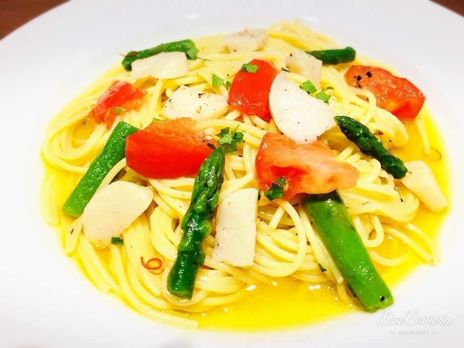 ホタテとトマトのアーリオオーリオペペロンチーノパスタ