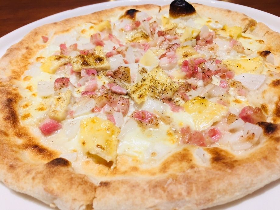 タルトフランベ風石窯ピザ