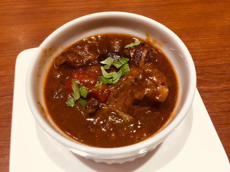 牛肉の赤ワイン煮込み