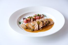 フランス　ブルターニュ産 豚肩ロースのロティ　 ソースシャルキュティエール　茸と野菜のエチュベ　秋の香り