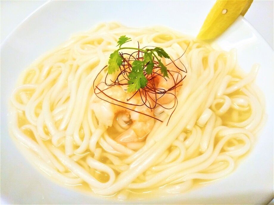 伊是名産島米“太陽麺”のフォー(海老)