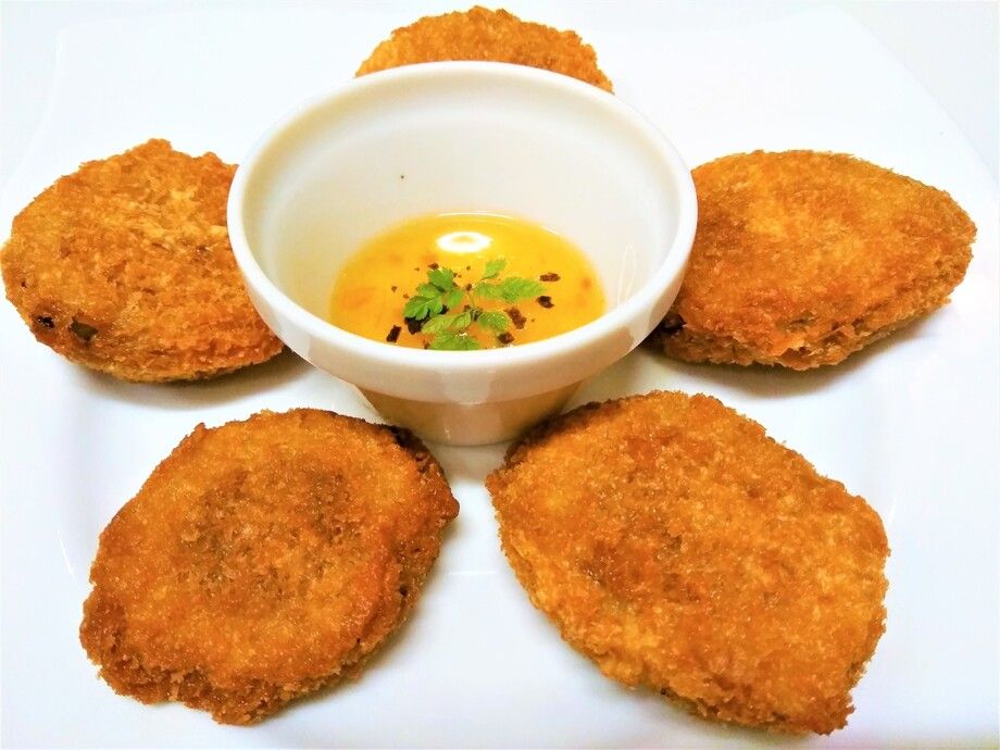 ゴーヤーのスパイシーミートフライ　パイナップルチリソース