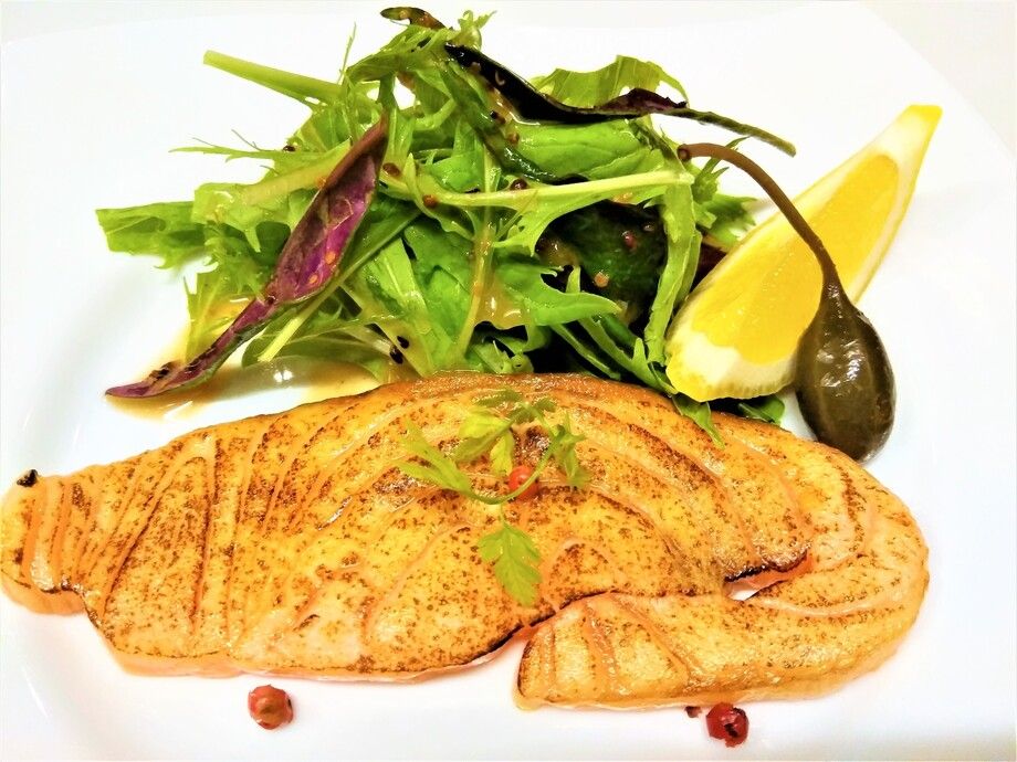 厚切りスモークサーモンの炙り (新改)