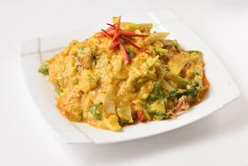 【炒め物・揚げ物】プーニム パッポンカリー（ソフトシェルクラブと玉子のカレー）