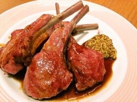 骨付き子羊の鉄板焼き（ラムチョップ）