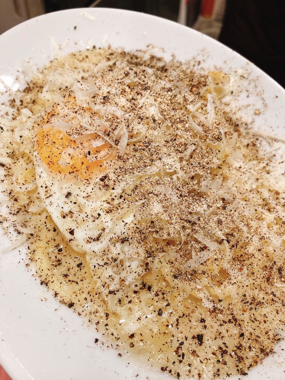 鶏ガラブラックチーズのパスタ