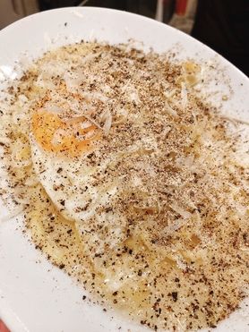 鶏ガラブラックチーズのパスタ