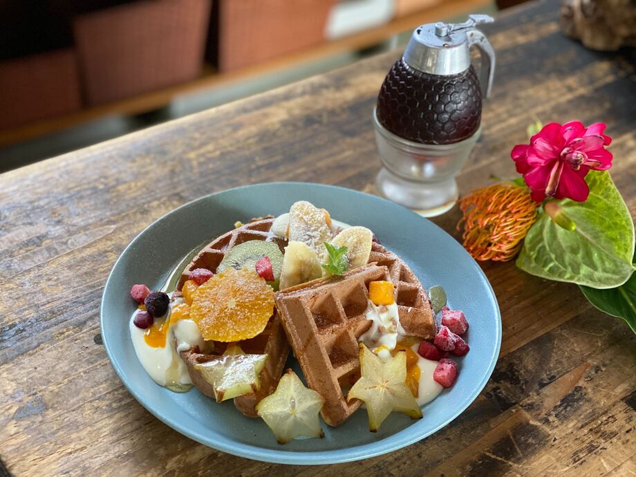 朝のゆし豆腐ワッフルケーキ -マンゴーヨーグルト-