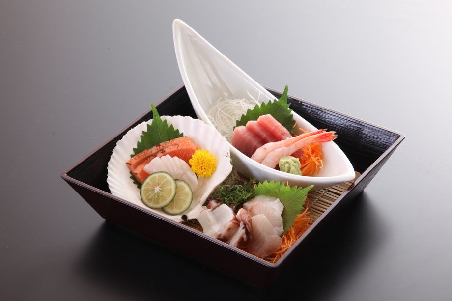 刺身盛り合わせ