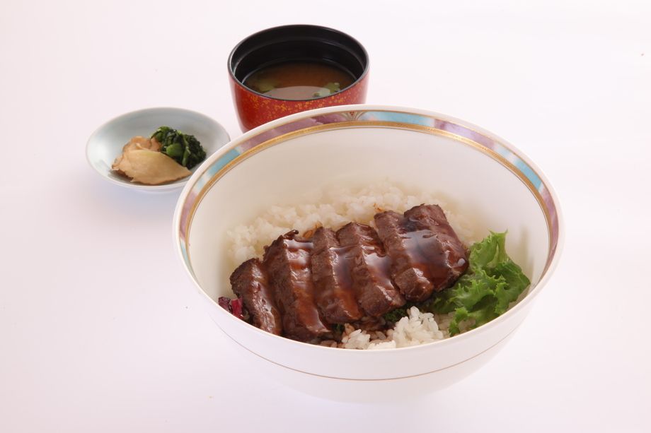 秋田牛ステーキ丼
