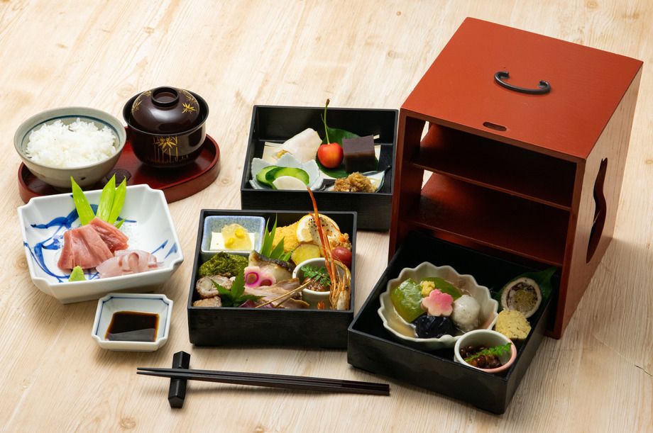 【夜のご家族のお集りに】極上天然南鮪のお造りと彩り三段和膳（2980）