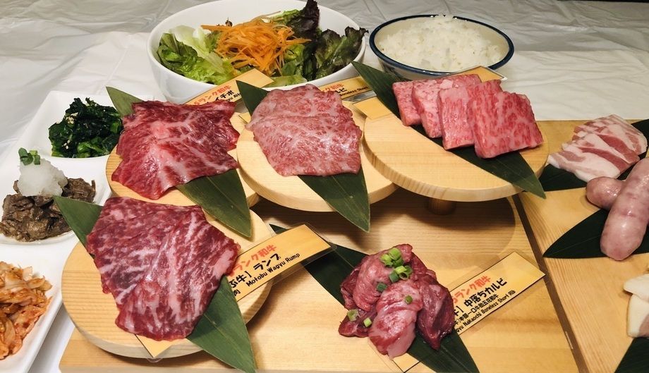 もとぶ牛セット※盛付画像は2名様分。（9,000円(税別)　(1名様4,500円)）