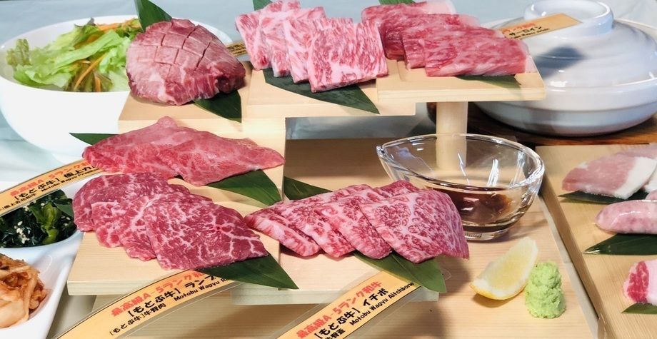 極上牛セット※盛付画像は2名様分。（19,960円(税別)　(1名様9,980円)）