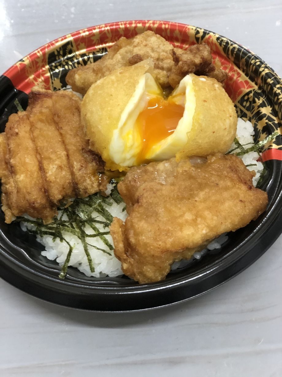 親子天丼(とり天3個、半熟卵天1個)（550円）