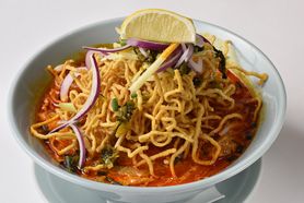 【ライス・麺】カオソーイ・ガイ（チキンカレーラーメン）