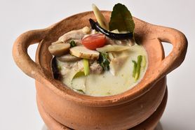 【スープ】トムカーガイ（鶏肉のココナッツミルクスープ）