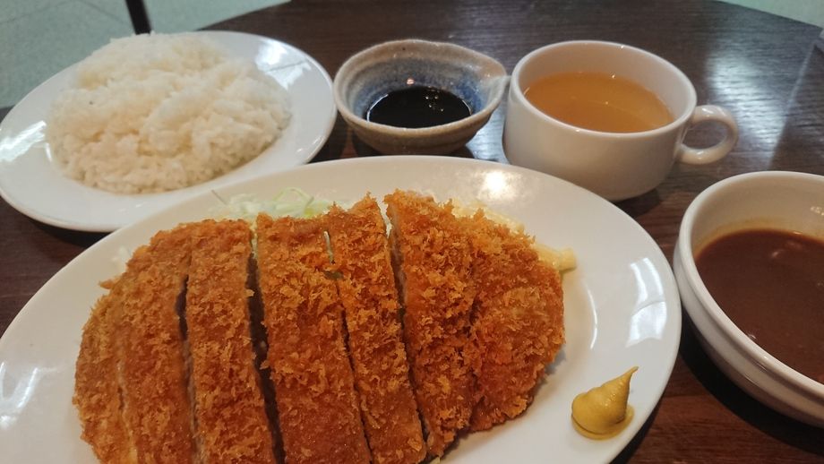 月曜限定ロースカツランチ