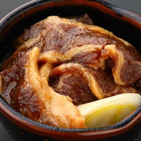 上カルビ　タレ・塩　　中落ちカルビ　タレ・塩　　壺漬けカルビ　　なが〜いカルビ　タレ・塩　