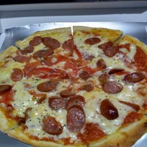 チョリソーとトマトのピッツァ 