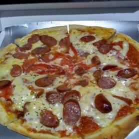 チョリソーとトマトのピッツァ 