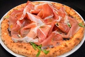 ピッツァ　ピッコラターヴォラ