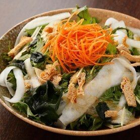 夫婦岩油揚げと大根のサラダ