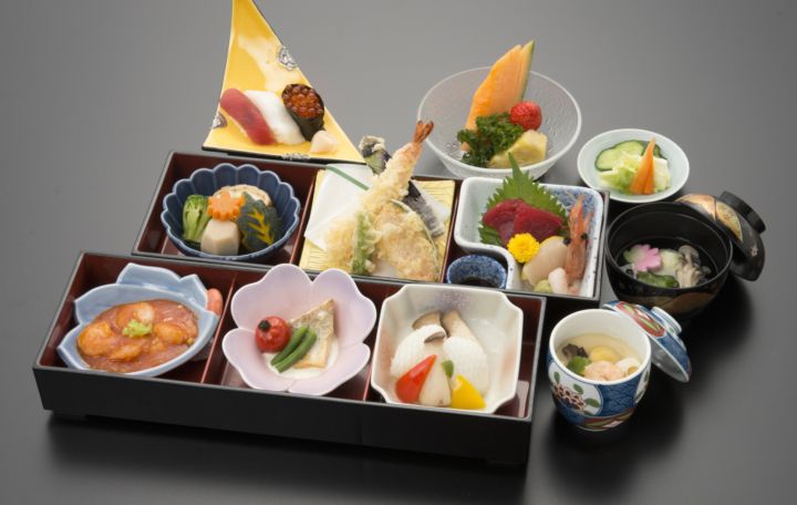 箱膳会席「わすれな草」（4500）