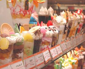 風車の伝統！「本物のパフェ」が数十種類あります♪