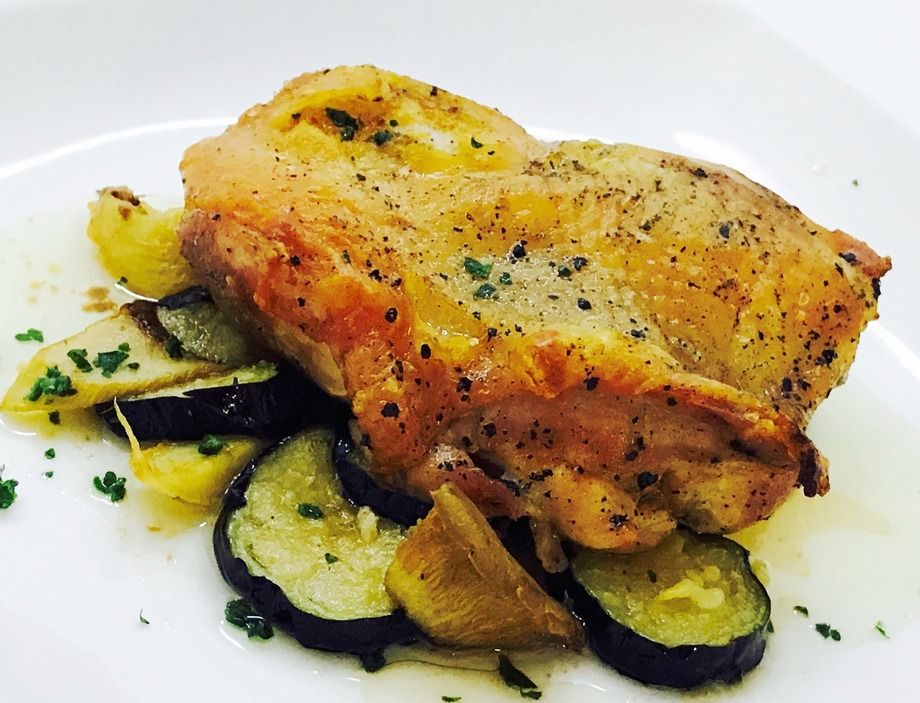 土佐・大川村のはちきん地鶏のオーブン焼き