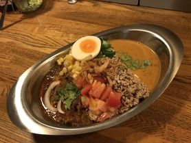 ランチカレー(ポークヴィンダルーとオリジンカレーのハーフ盛り)