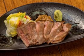 ベクター新宿御苑店の名物！牛タンの炭火焼き！