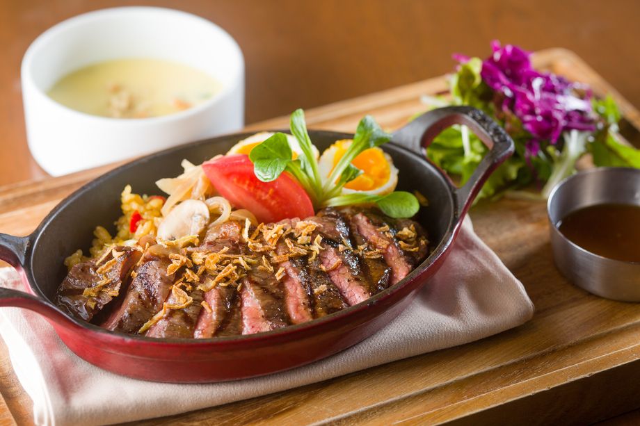 サーロインステーキ With ジャンバラヤ